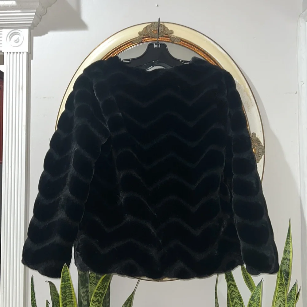 Women’s black, elegant faux fur Chevron style night jacket coat - Picture 6 of 6